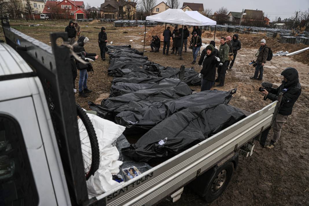 Ukrayna'daki savaşın acısı yürekleri yaktı! Ölen askerler için gözyaşları sel oldu 11
